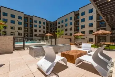 quincy at kierland outdoor lounge